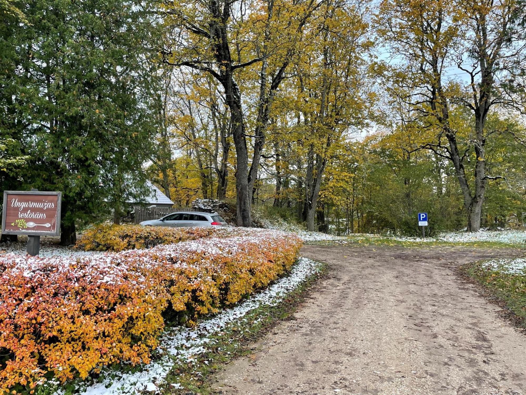 Отель Ungurmuiza Auciems Экстерьер фото